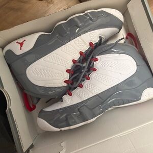 Kids Sneakers in White and Gray